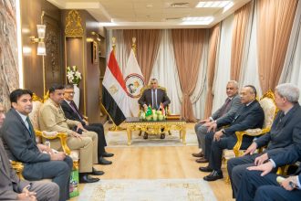 وزير الإنتاج الحربي يستقبل السفير الباكستاني بالقاهرة لبحث أوجه التعاون في مجال التصنيع العسكري والمدني