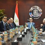 وزير الاستثمار والتجارة الخارجية يعقد اجتماعًا موسعًا لاستعراض سبل تعزيز موقع مصر