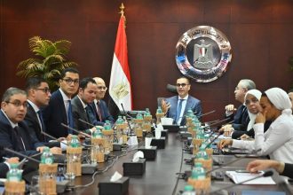 وزير الاستثمار والتجارة الخارجية يعقد اجتماعًا موسعًا لاستعراض سبل تعزيز موقع مصر