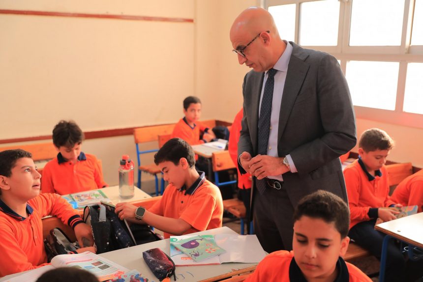 وزير التعليم في إحدى مدارس الغربية