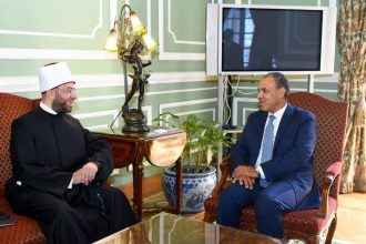 وزير الخارجية لوزير الأوقاف