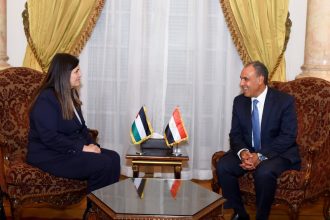 وزير الخارجية ونظيرته الفلسطينية