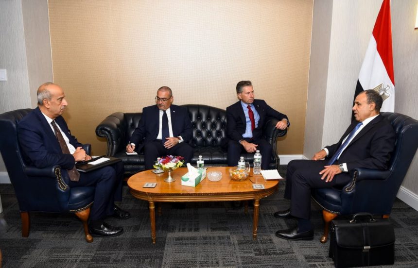 وزير الخارجية يلتقى مع وكيل الأمين العام للشئون الإنسانية في نيويورك