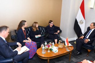 وزير الخارجية يلتقي مع رئيسة اللجنة الدولية للصليب الأحمر