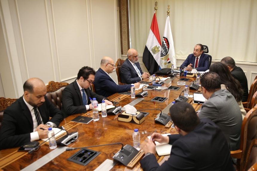 وزير قطاع الأعمال لوفد البنك الدولي