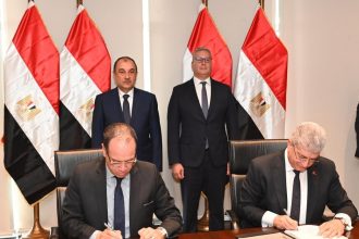 وزيرا قطاع الأعمال والبترول يشهدان توقيع عقد بين إيجوث وبتروجت لإعادة تأهيل وتشغيل فندق جيت بيتش بالعين السخنة