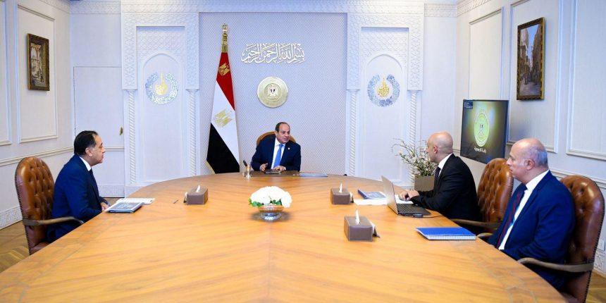 السيسي مع رئيس الحكومة ووزير التعليم