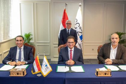 باستثمارات 15 مليون دولار. توقيع عقد مشروع إنفينيتي فابريك لتصنيع الخيوط والمنسوجات بالسخنة