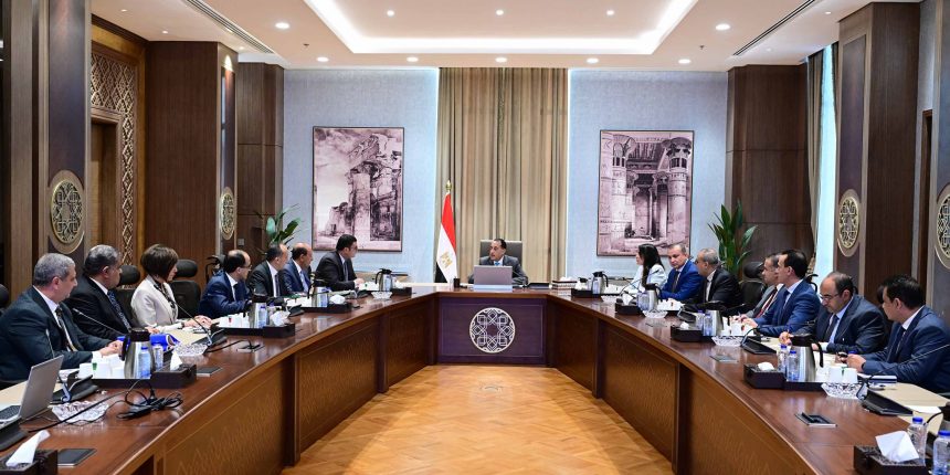 رئيس الوزراء يتابع إجراءات طرح مشروع حدائق تلال الفسطاط للإدارة والتشغيل