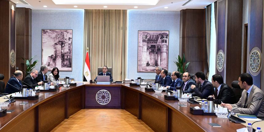 رئيس الوزراء يتابع مستجدات الموقف التنفيذي للمبادرة الرئاسية حياة كريمة