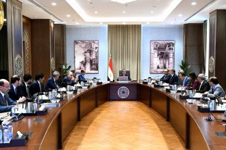 رئيس الوزراء يستعرض جهود تجهيز الشركات الحكومية للطرح وسُبل تنشيط البورصة المصرية