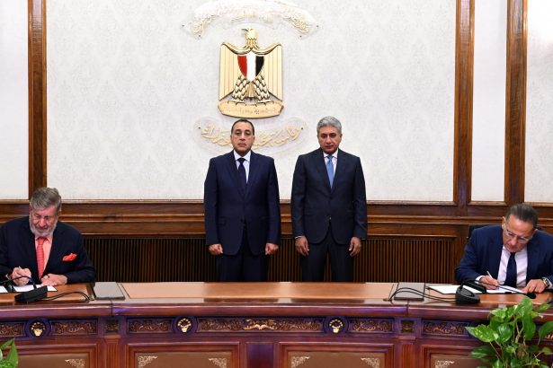 رئيس الوزراء يشهد توقيع اتفاقية شراكة استراتيجية بين مجموعة صن رايز الفندقية ومجموعة ماينور الدولية للضيافة