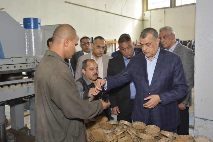 زير الدولة للإنتاج الحربي يطمئن على سير العملية الإنتاجية بشركة هليوبوليس للصناعات الكيماوية مصنع 81 الحربي