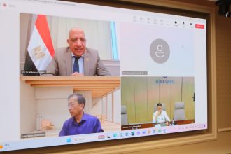 زير الكهرباء يبحث مع مسؤولي مينج يانج الصينية الاستثمار في الطاقة المتجددة وتوطين صناعة توربينات الرياح