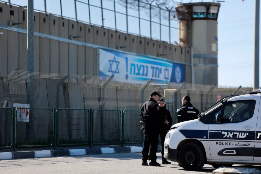 تنديد فلسطيني بقرار إسرائيل منع الصليب الأحمر من زيارة المعتقلين 1 سجن إسرائيلي