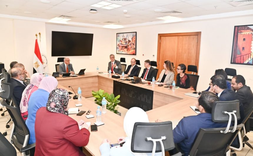 سويلم يبحث مع سفير هولندا بالقاهرة موقف عدد من مجالات التعاون المشترك وسُبل تعزيز هذا التعاون فى مجال الموارد المائية