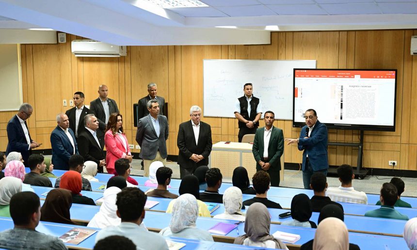 مدبولي: الجامعات الأهلية نقلة نوعية بالتعليم الجامعي.. ونهدف لتخريج طلاب أكفاء يواكبون متطلبات المستقبل 1 مدبولي يتفقد جامعة السويس الأهلية