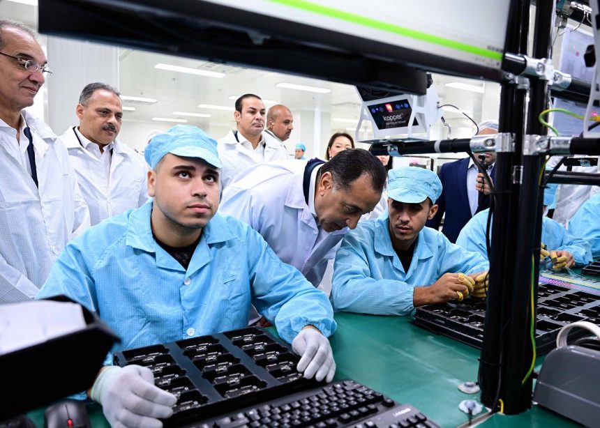 مدبولي يفتتح مصنع أوبو لتصنيع الهواتف المحمولة