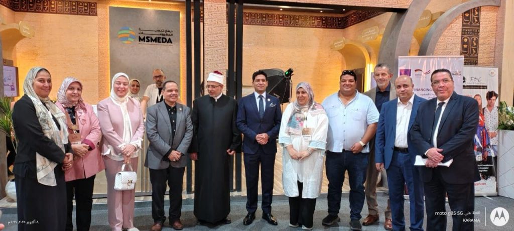 «تراثنا» في دورته السابعة.. قيادات حكومية وسيدات السلك الدبلوماسي والجاليات الأجنبية يشيدون بالمشاركين من الشباب (صور) 7 معرض تراثنا3