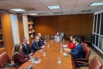 وزير الاستثمار والتجارة الخارجية يبحث مع شركة بوينغ