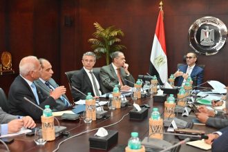 وزير الاستثمار والتجارة الخارجية يعقد لقاءً موسعًا مع رئيس الاتحاد العام للغرف التجارية