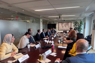 وزير الاستثمار يعقد مائدة مستديرة مع شركة الاستشارات الدولية McLarty Associates وكبار المستثمرين وخبراء أسواق المال الأمريكية