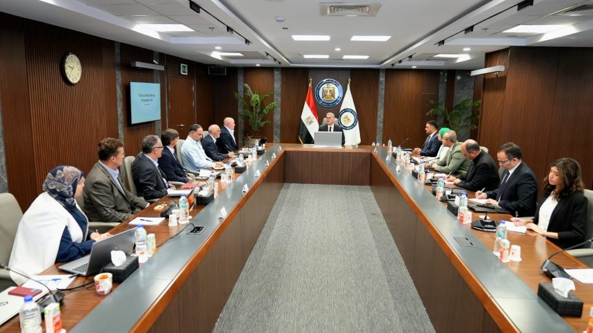 وزير البترول يؤكد لوفد أسترالي انفتاح مصر وتشجيعها للاستثمارات في قطاع التعدين