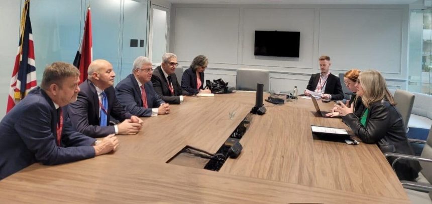 وزير التعليم العالي: مصر مهتمة بالتعليم العابر للحدود.. وتدويل التعليم أحد أعمدة استراتيجيتنا الوطنية 1 وزير التعليم العالي يبحث سبل التعاون مع وزيرة التعليم البريطانية ونائبة وزير التعليم الإندونيسي