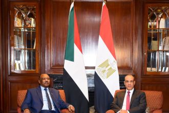 وزير الخارجية يستقبل نظيره السوداني e1761764829634