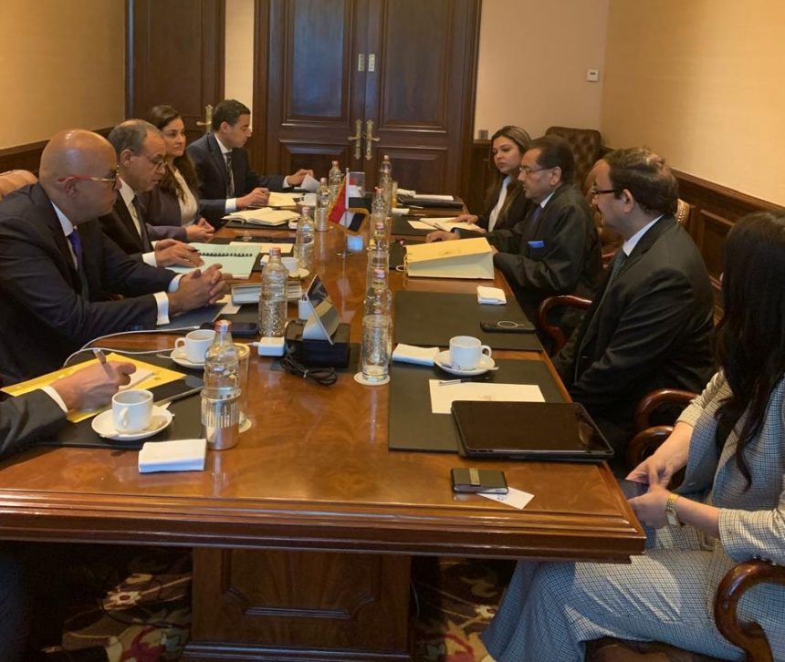 وزير الخارجية يلتقي مدير مجموعة شركات Hinduja e1760639065736