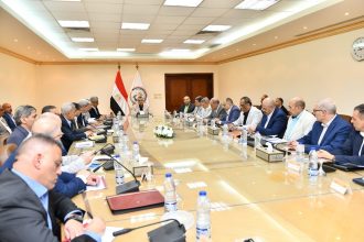 وزير الدولة للإنتاج الحربي يتابع مع رؤساء الشركات موقف المشروعات الجاري تنفيذها