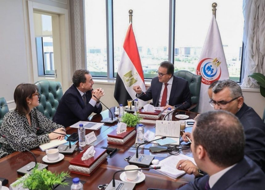 وزير الصحة يبحث مع سفير فرنسا تنفيذ خطة تقديم المساعدات الإنسانية لغزة