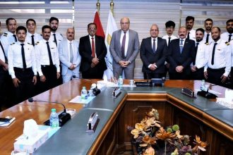وزير الطيران المدني يشهد حفل تخرج طلبة المراقبة الجوية من دولة اليمن الشقيقة