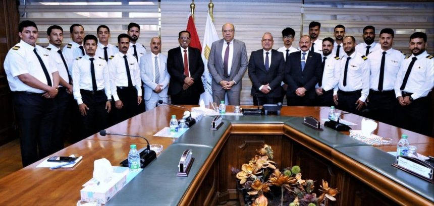 وزير الطيران المدني يشهد حفل تخرج طلبة المراقبة الجوية من دولة اليمن الشقيقة