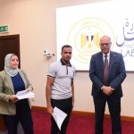 وزير العمل يُسلم عقود عمل للمتقدمين على فرص عمل في مجال الزراعة بالأردن