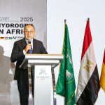 وزير قطاع الأعمال: الهيدروجين الأخضر هو وقود المستقبل.. ومصر تمتلك مقومات الريادة في إنتاجه 2 وزير قطاع الأعمال العام يفتتح المؤتمر الدولي الثالث للهيدروجين في أفريقيا