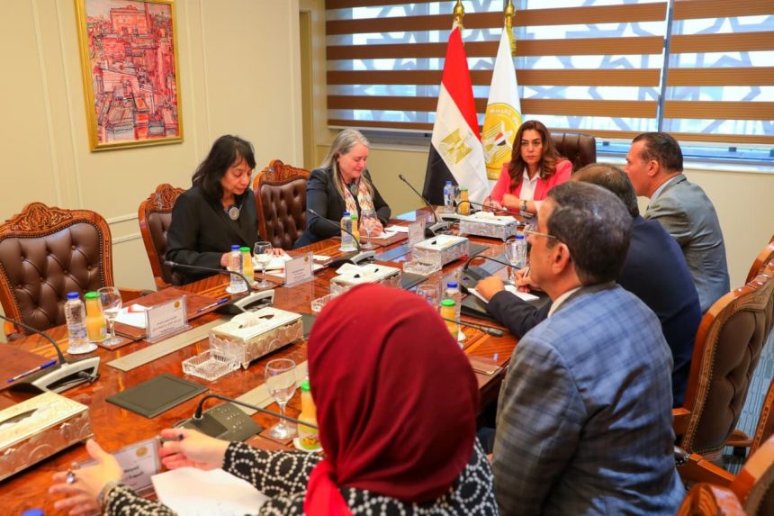 التنمية المحلية لوفد البند الدولي: برنامج تنمية الصعيد خلق 396 ألف وظيفة من خلال أكثر من 5900 مشروع 1 وزيرة التنمية المحلية تبحث مع لجنة التقييم المستقل التابع لمجموعة البنك الدولي