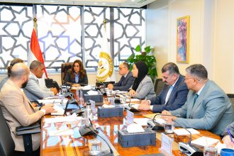 وزيرة التنمية المحلية والقائم بأعمال وزير البيئة تلتقي رئيس مجلس إدارة غرفة الغوص