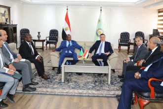 • وزير الزراعة ووزير الداخلية الزامبي يناقشان موقف المزارع المصرية المشتركة