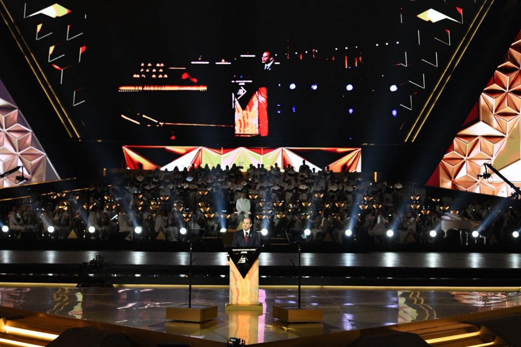 السيسي: بافتتاح المتحف المصري الكبير.. نكتب فصلاً جديداً من تاريخ الحاضر والمستقبل في قصة هذا الوطن العريق (صور) 2 1