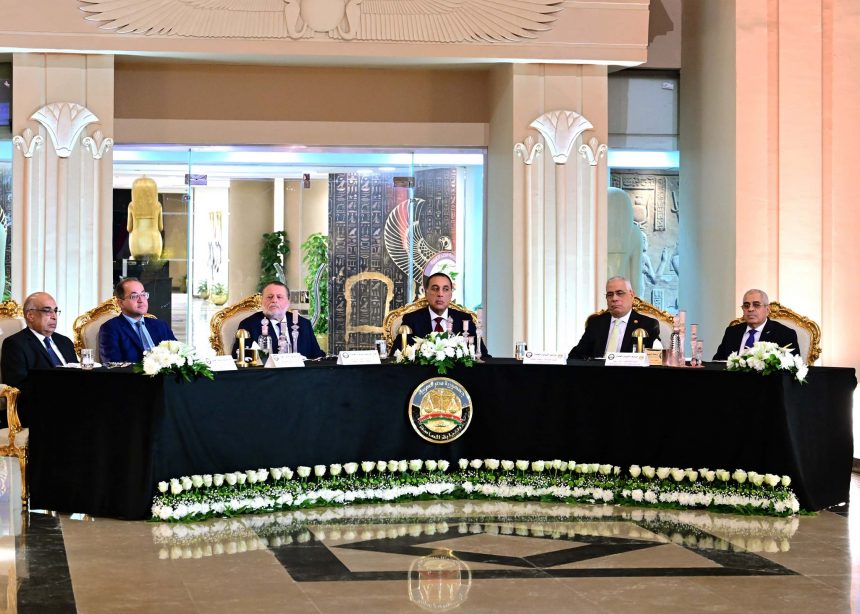 265 كجم من السبائك بقيمة 34 مليون دولار. النيابة تسلم مضبوطات ذهبية لـالمركزي المصري