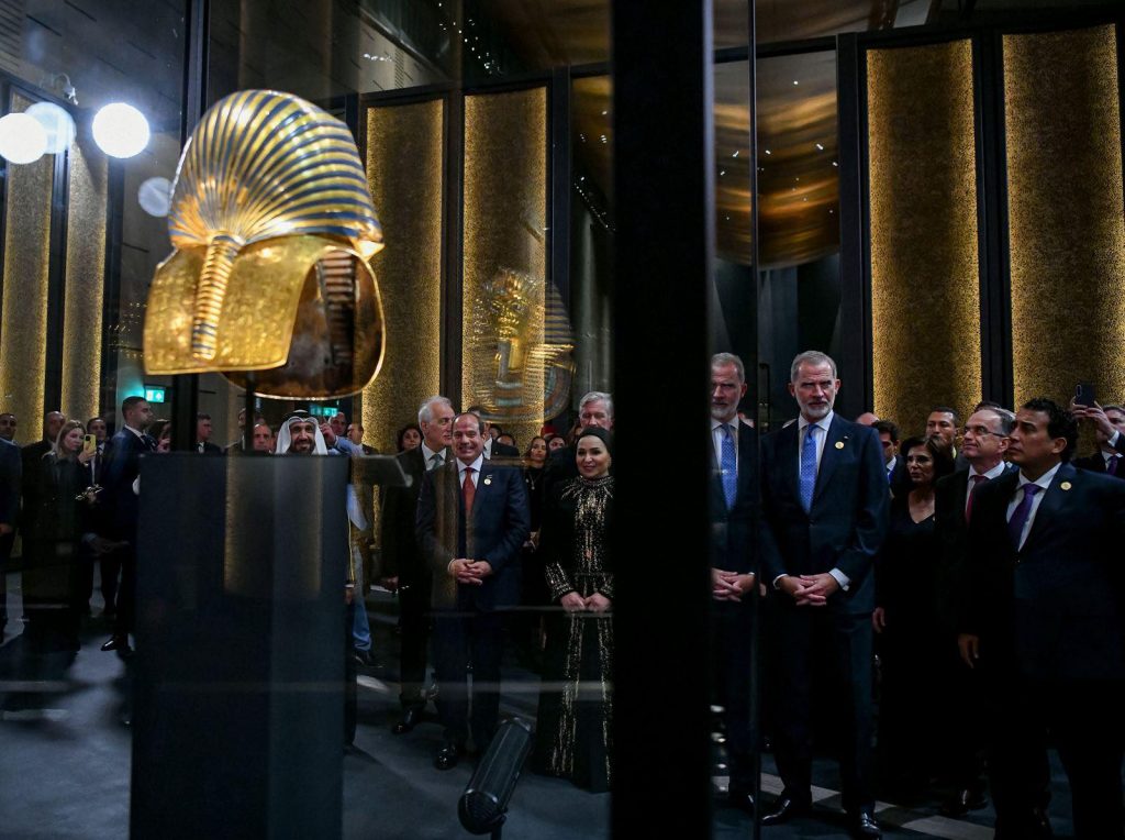 السيسي: بافتتاح المتحف المصري الكبير.. نكتب فصلاً جديداً من تاريخ الحاضر والمستقبل في قصة هذا الوطن العريق (صور) 5 4