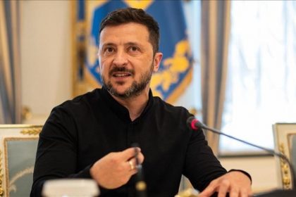 زيلينسكي يفرض عقوبات على أحد المقربين منه على خلفية فضيحة الفساد