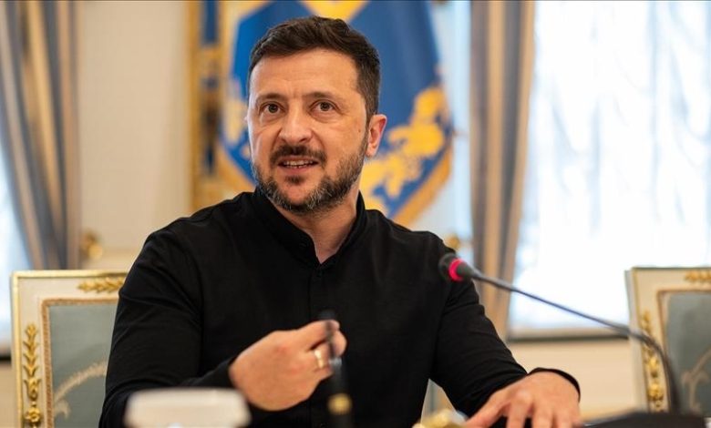 زيلينسكي يفرض عقوبات على أحد المقربين منه على خلفية فضيحة الفساد