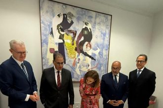 أستراليا تسلم مصر 17 قطعة اثرية نادرة تعود لحقب تاريخية مختلفة e1764311068764