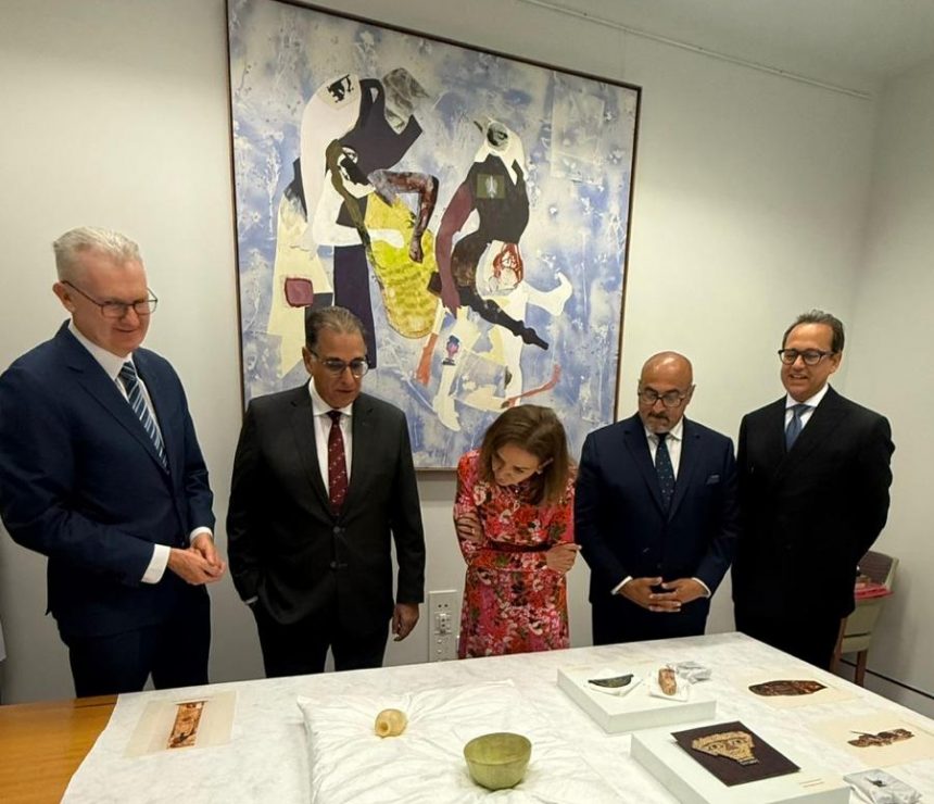 أستراليا تسلم مصر 17 قطعة اثرية نادرة تعود لحقب تاريخية مختلفة e1764311068764