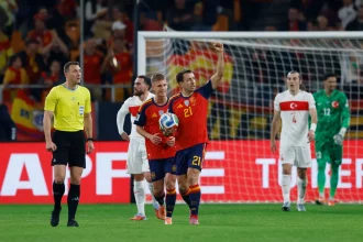 إسبانيا تتأهل لكأس العالم بعد تعادلها 2 2 مع تركيا