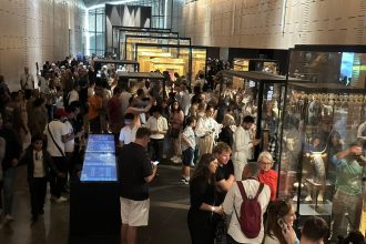 إقبال جماهيري كثيف في أول أيام استقبال الجمهور بالمتحف المصري الكبير