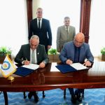 البترول وقناة السويس توقعان مذكرة تفاهم حول إجراءات إنشاء محطة لإسالة وتموين الغاز المسال