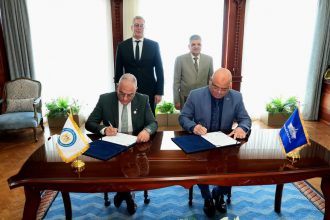 البترول وقناة السويس توقعان مذكرة تفاهم حول إجراءات إنشاء محطة لإسالة وتموين الغاز المسال